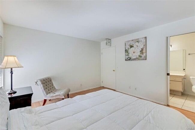 Photo - 424 Orange Blossom Unit 204