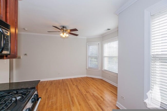 Photo - 628 W Roscoe St Unit 1N