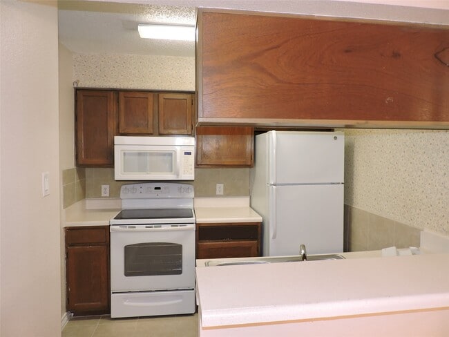 Photo - 17401 Red Oak Dr Unit 104