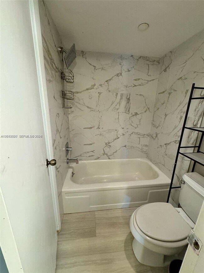 1100 St Charles Pl Unit 606