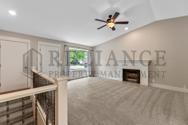Photo - 117 S Lark Ln