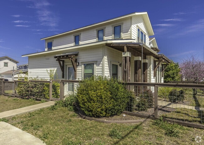 Building Photo - 603 Burleson St Rental