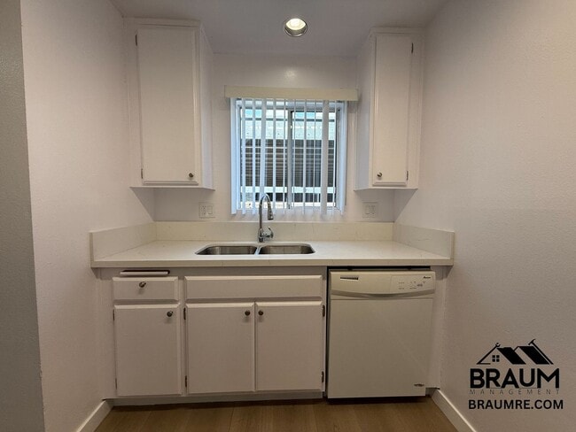 Photo - 14257 Friar St Unit 5