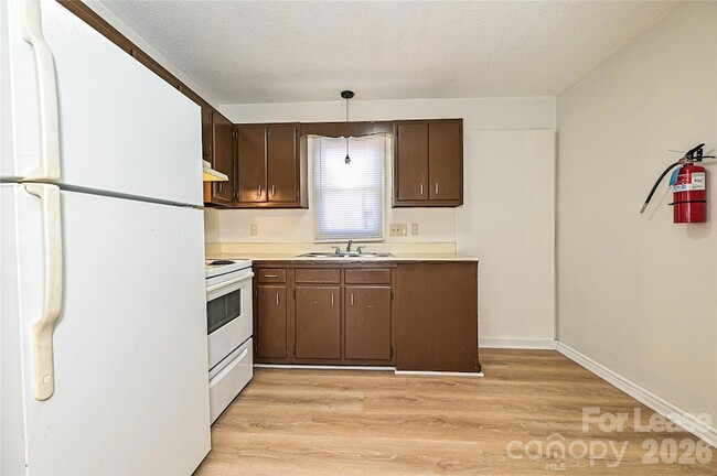 Photo - 268 Church St N