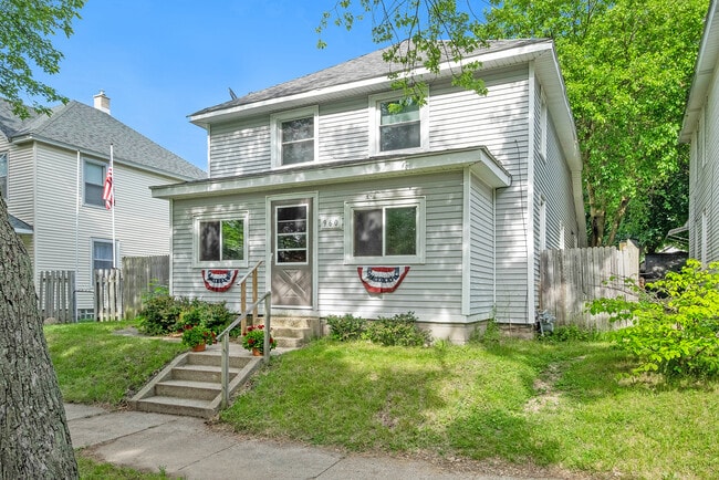 Photo - 960 Pine Ave NW