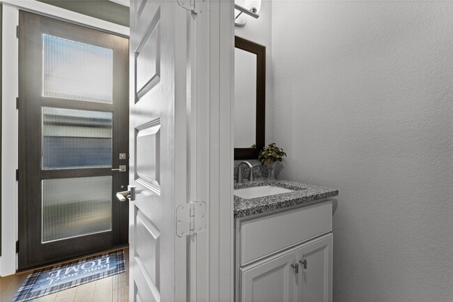 Photo - 817 Kamano Ave