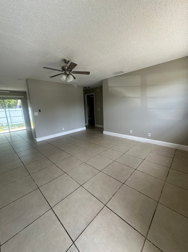 Photo - 4562 Gulfstream Rd Unit 4560