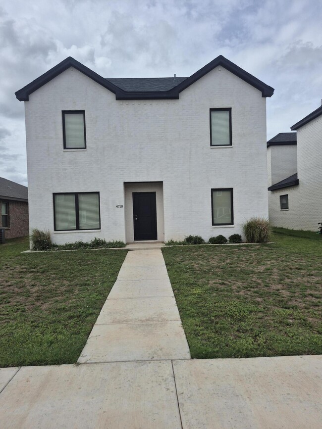 Building Photo - 4718 125th St Rental