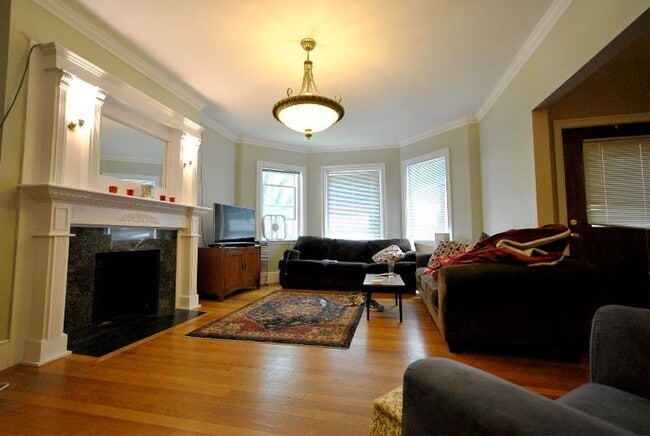 Photo - WOW! NO FEE!!!  RENOVATED 3 BED/2 BATH ON 2 LEVELS IN WASHINGTON SQ
