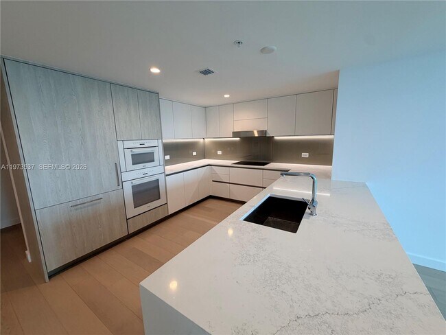 9221 E Bay Harbor Dr Unit 309