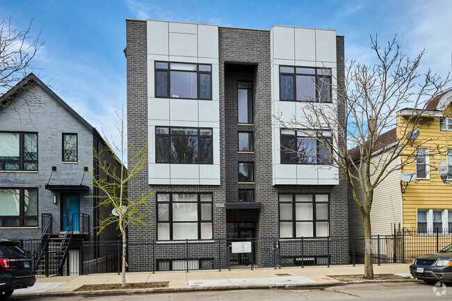 Building Photo - 1338 W Cullerton St Rental
