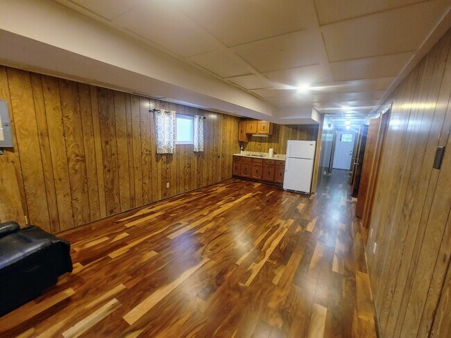 Photo - 581 MacDonnell St Unit Room 4