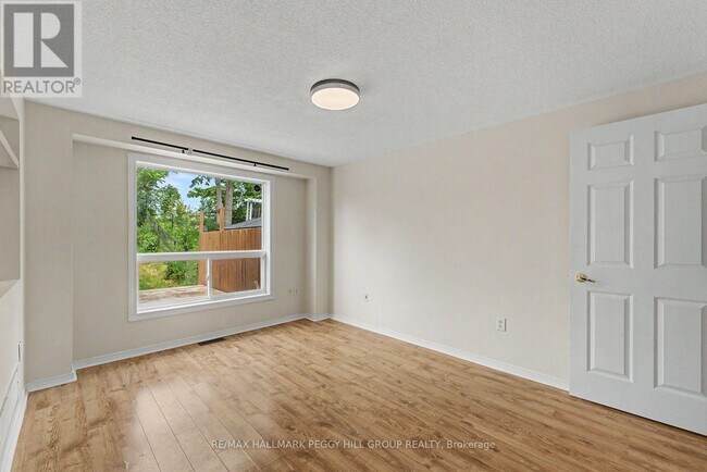 Photo - 334 Dunsmore Ln