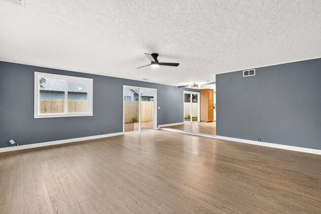 Photo - Georgeous Ranch Style Home in the Heart of Vancouver Near Royal Oaks Golf Course!