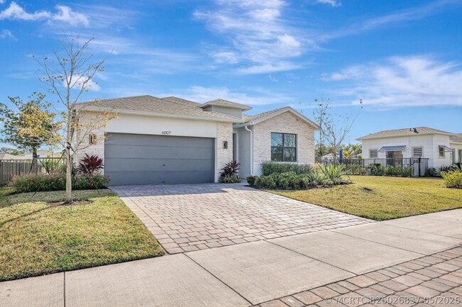 Photo - 6007 SE Sky Blue Cir