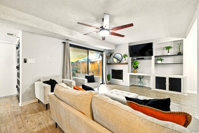 Photo - Welcome to Your New Home in the Heart of Denver! Unidad G12