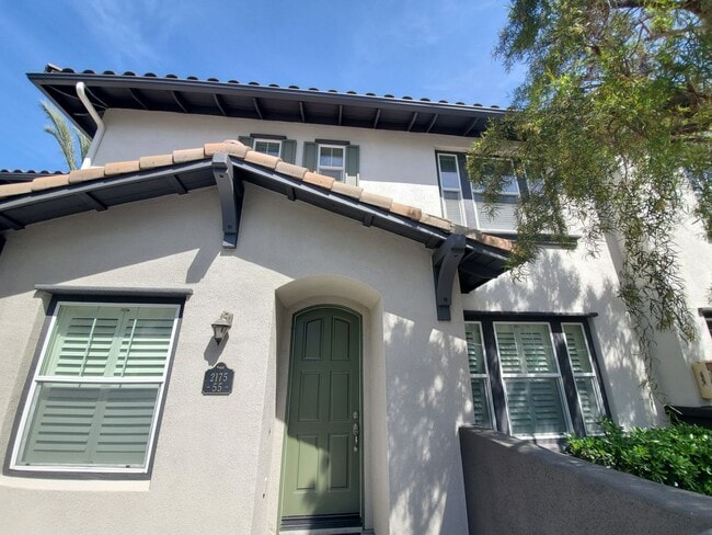 Building Photo - Gorgeous 3 Bed | 2.5 Bath Townhome in Windingwalk!