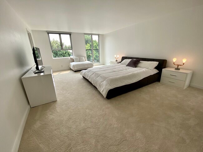 Photo - Ninety9Fifty5