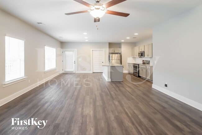 Photo - 1376 Woodridge Pl