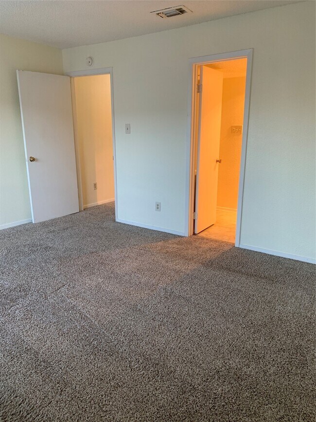 Building Photo - 3766 Tanglewilde St Unit 7 Rental
