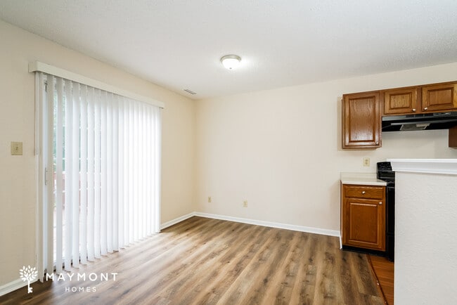 Photo - 1284 Edgewater Dr