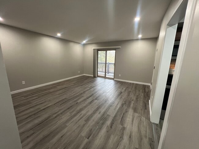 Photo - Oakwood Apartments