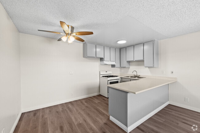 1BR, 1BA - 774SF - Dining Room
