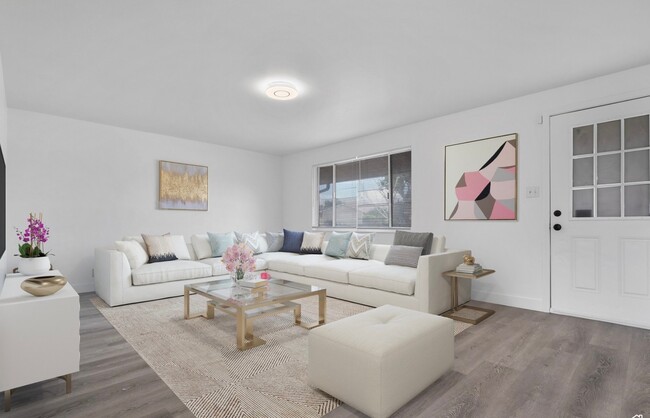 Photo - 686 Tomahawk Dr Unit Main Floor