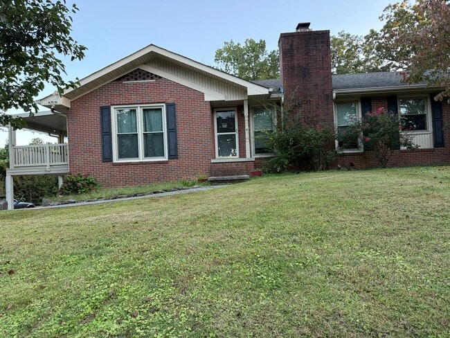 Photo - 212 White Oak St