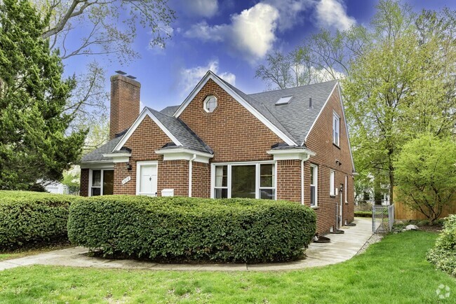 Building Photo - 1616 Morton Ave Rental