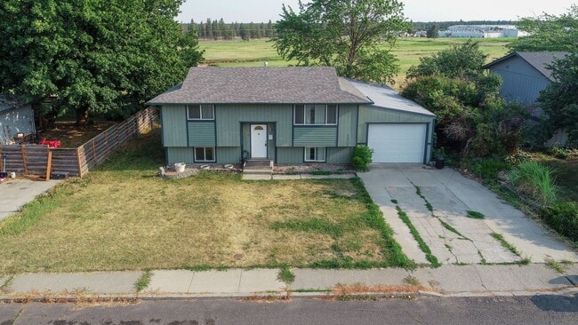 Building Photo - ***Coming soon July 15th***3 bedroom 2 bath next to EWU!!