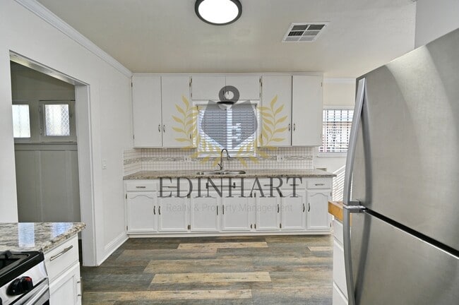 Photo - 630 E Dudley Ave