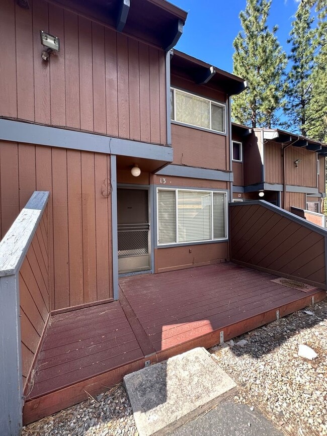 Building Photo - Centrally Located Near Heavenly, 2 bedroo... Rental