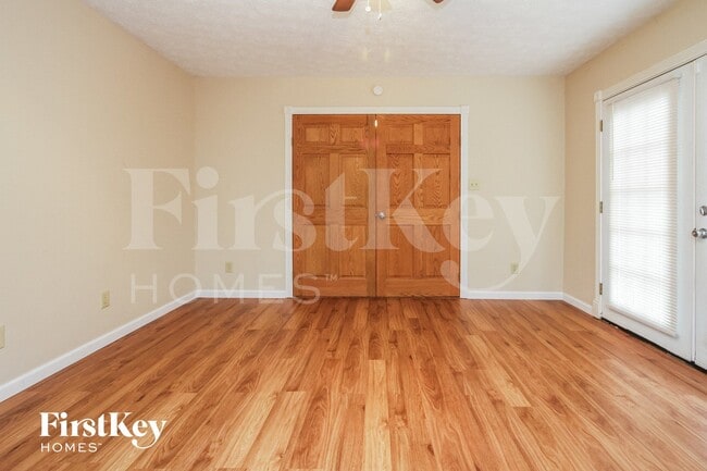 Photo - 1426 Moores Manor