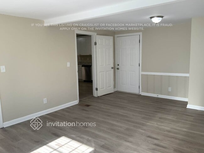 Photo - 2493 Romain Way