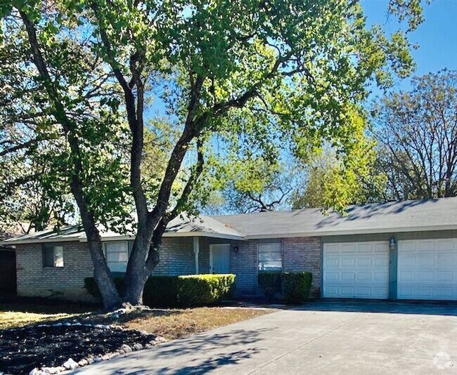Building Photo - Beautiful 1 story - Great Central Location Rental