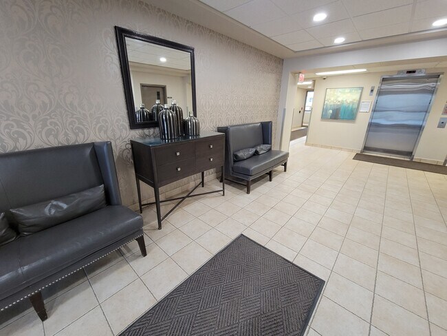 Photo - L'Hermitage East