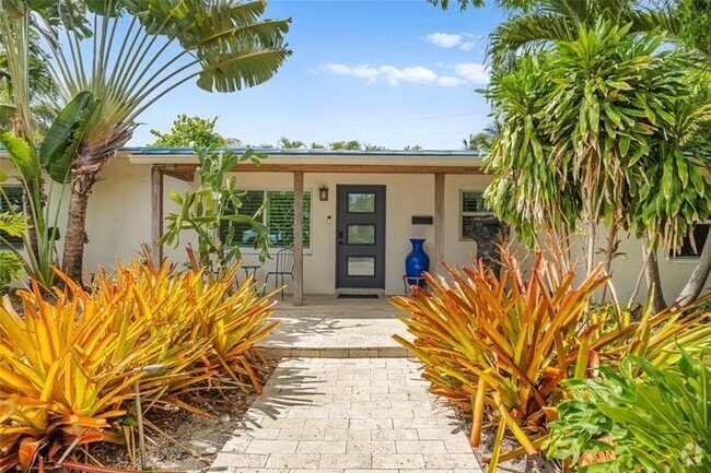 Building Photo - 2520 Yacht Club Blvd Rental