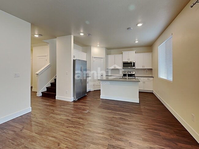 Photo - 701 S Rocker Ave