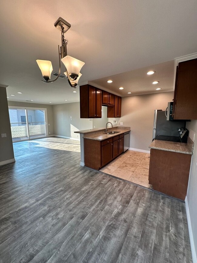 Building Photo - Now Available for Lease – Updated Upstairs... Rental