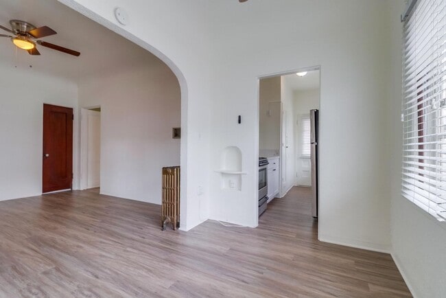 Photo - Charming Top Floor 1-Bedroom Apartment in Bankers Hill! Unidad 2360