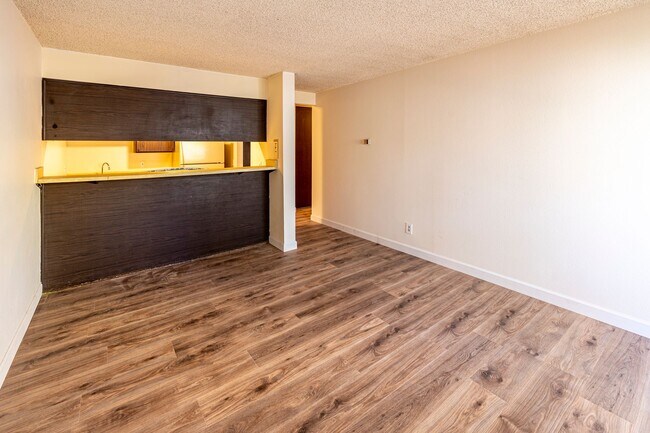 Photo - 2-Bedroom Condo for Rent at Aspen Grove