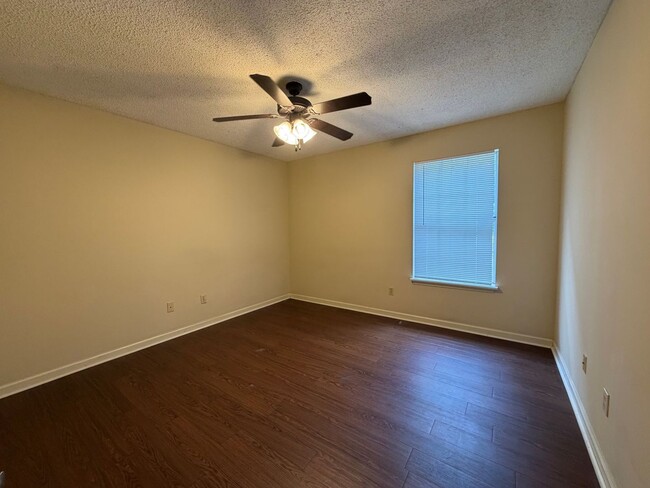 Photo - Peak Apartments