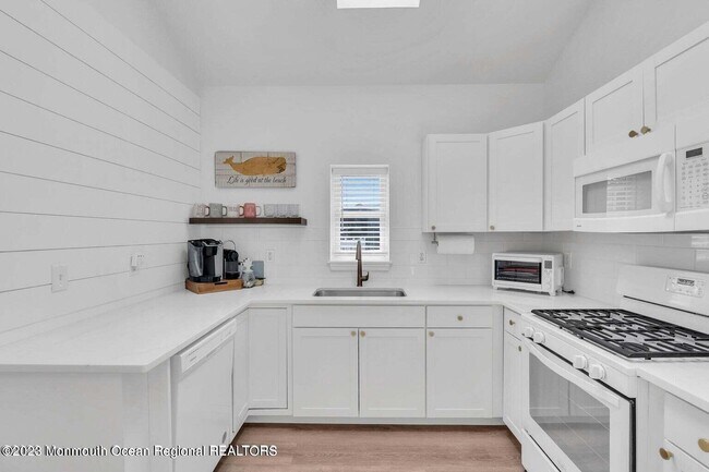 Photo - 638 Redmond Ave