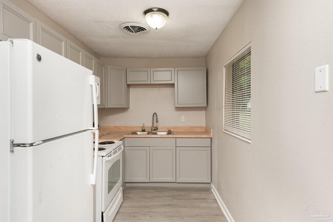 Photo - 6404 Dunbar Rd