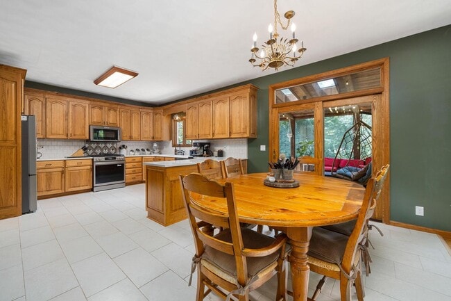 Photo - House in Washington IL, 4 bedrooms / 3.5 baths and 3 car attached garage