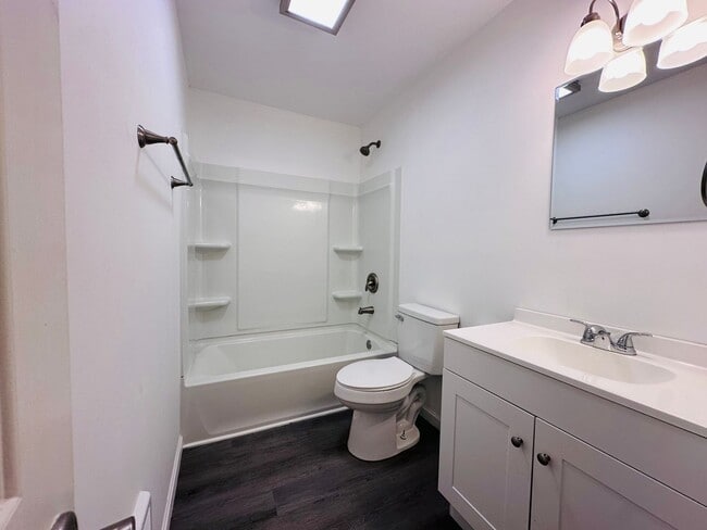 Photo - 1605 Lark Ln Unit 2