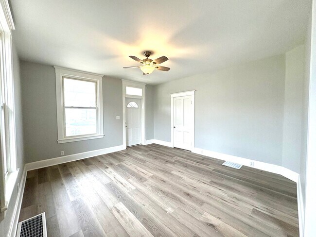 Photo - 1210 Main St