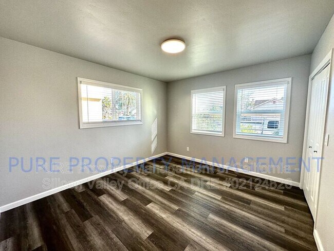 Photo - 545 California St