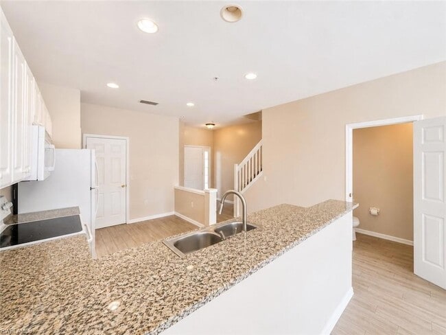 912 Hampton Cir